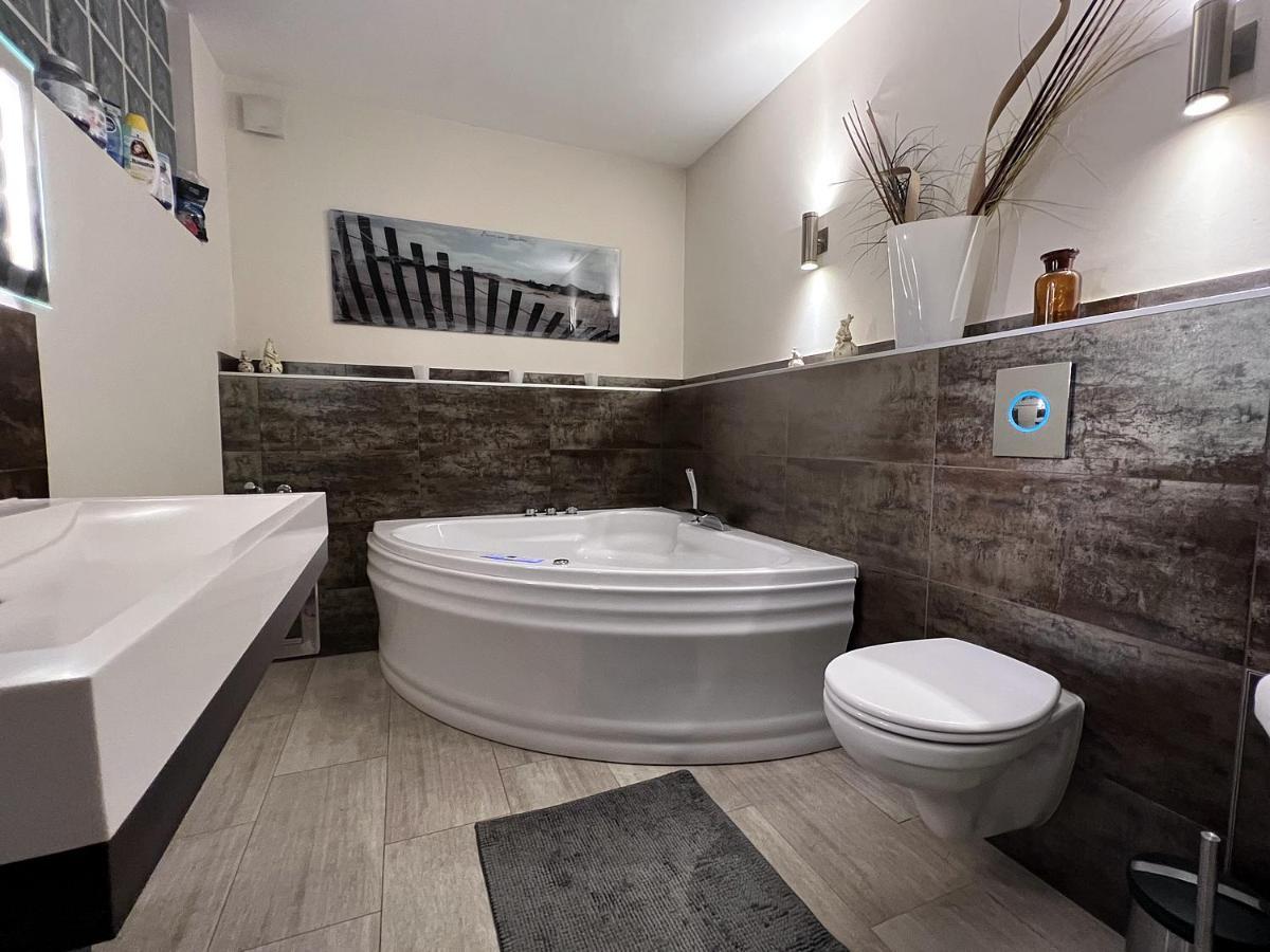 Fewo Mit Garten, Kamin U. Whirlpool Берлин Экстерьер фото